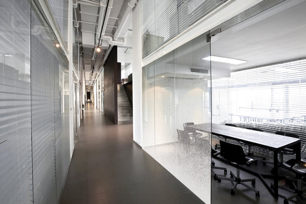 Horizontal gradient pattern of frosted privacy window film